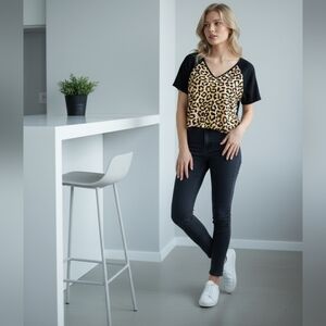 St. John SZ Med Colorful Animal Print V-Neck T-Shirt Short Loose Sleeves